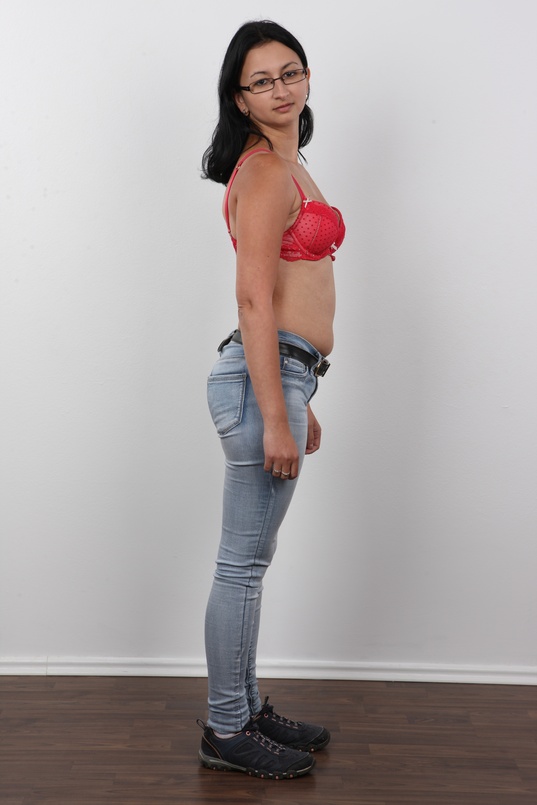 5. Download full pics of Nikola (26) from czechcasting.com