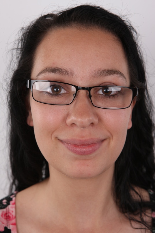 1. Download full pics of Greta (23) from czechcasting.com