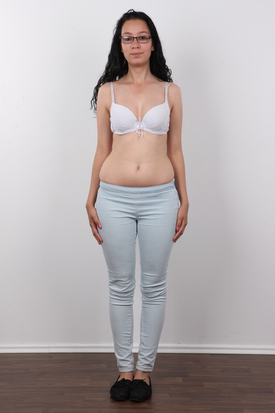 4. Download full pics of Greta (23) from czechcasting.com