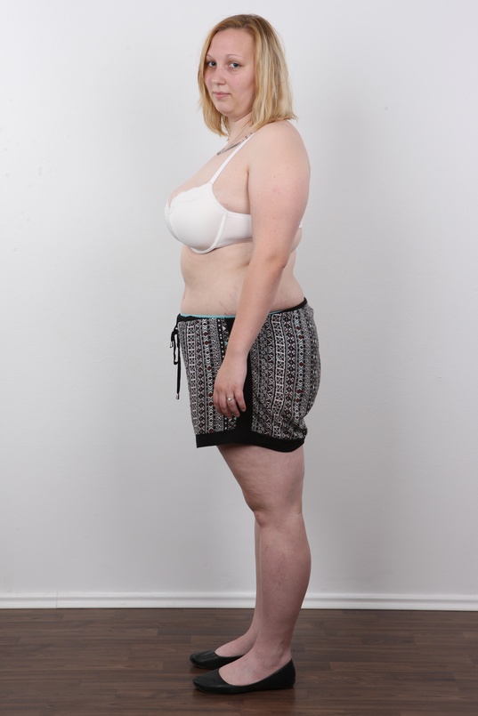 5. Download full pics of Veronika (20) from czechcasting.com