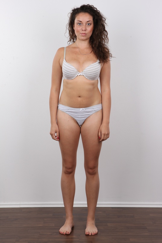 7. Download full pics of Sona (21) from czechcasting.com