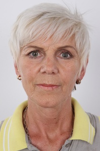 1. Download full pics of Ivana (57) from czechcasting.com