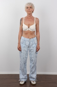 4. Download full pics of Ivana (57) from czechcasting.com