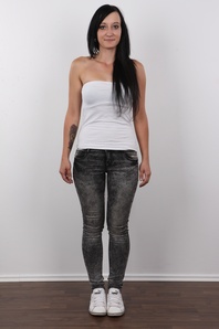 2. Download full pics of Alexandra (22) from czechcasting.com