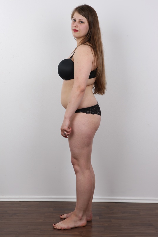 4. Download full pics of Vita (19) from czechcasting.com