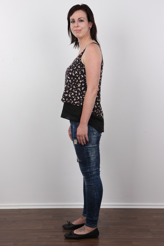 3. Download full pics of Lucie (27) from czechcasting.com