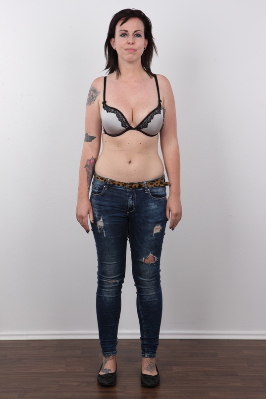 4. Download full pics of Lucie (27) from czechcasting.com