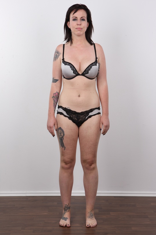 7. Download full pics of Lucie (27) from czechcasting.com