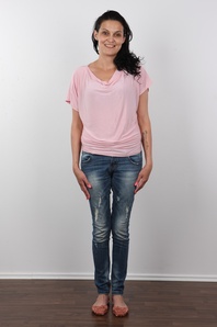 2. Download full pics of Radka (35) from czechcasting.com