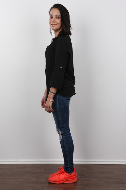 3. Download full pics of Sabina (22) from czechcasting.com