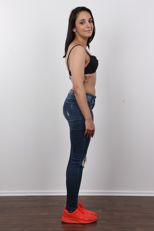 5. Download full pics of Sabina (22) from czechcasting.com