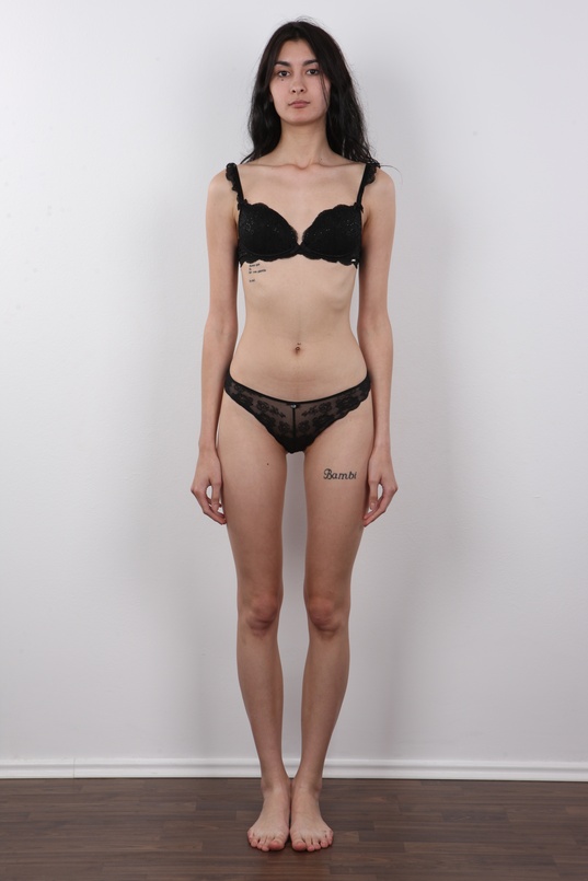 7. Download full pics of Juliet (21) from czechcasting.com