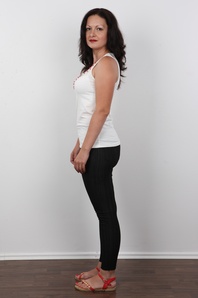 2. Download full pics of Marie (33) from czechcasting.com