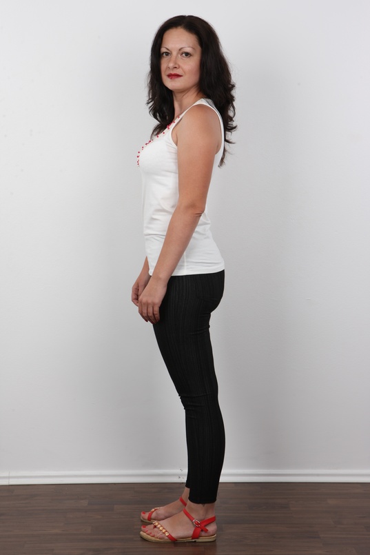 2. Download full pics of Marie (33) from czechcasting.com