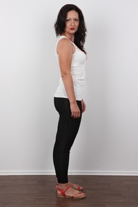 3. Download full pics of Marie (33) from czechcasting.com