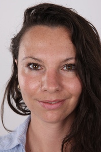 1. Download full pics of Simona (36) from czechcasting.com