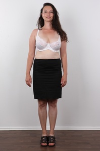 4. Download full pics of Simona (36) from czechcasting.com