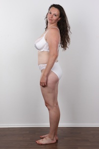 8. Download full pics of Simona (36) from czechcasting.com