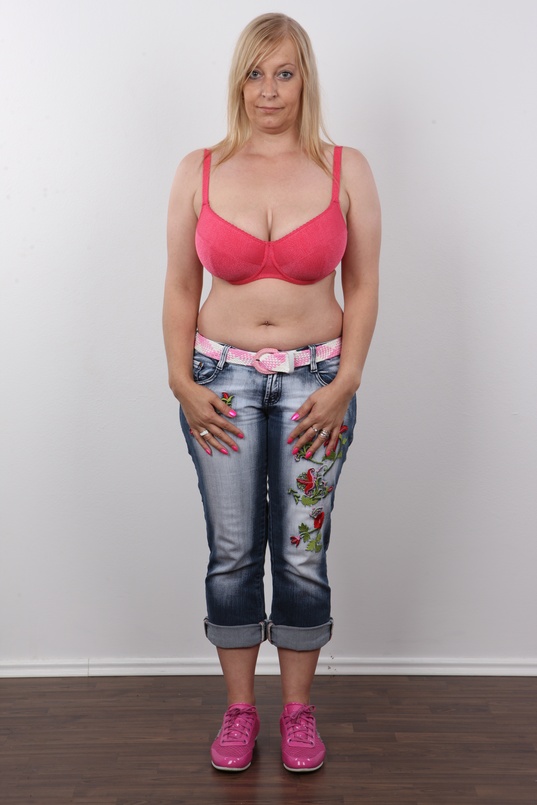 4. Download full pics of Olga (37) from czechcasting.com