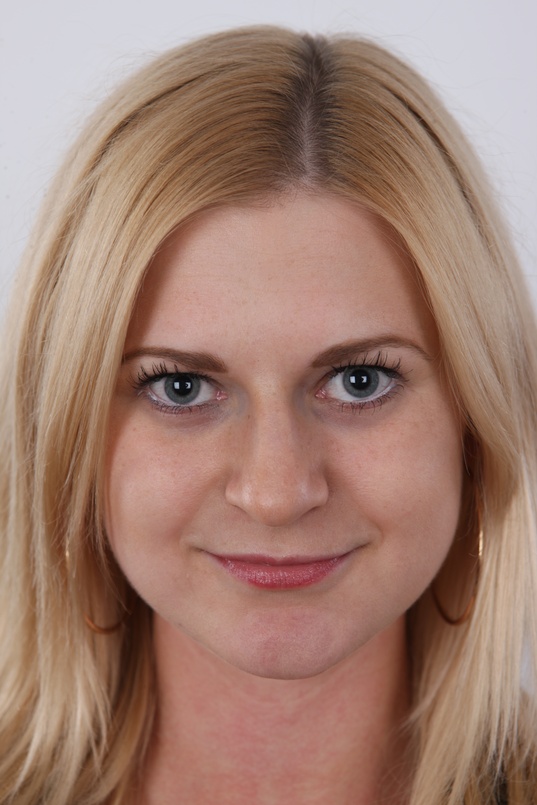 1. Download full pics of Karin (26) from czechcasting.com