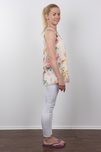 3. Download full pics of Linda (33) from czechcasting.com