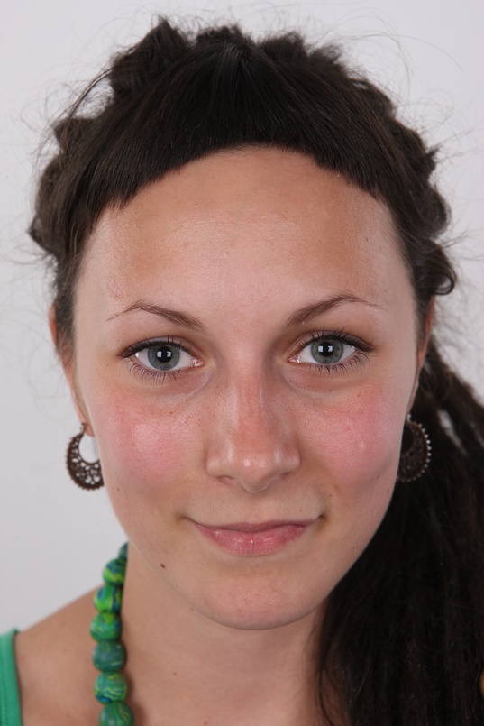 1. Download full pics of Michaela (20) from czechcasting.com