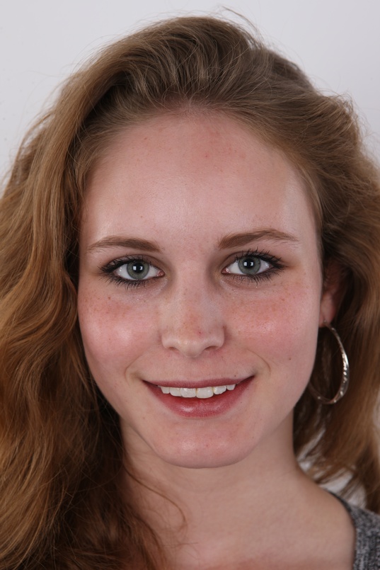 1. Download full pics of Kristyna (19) from czechcasting.com