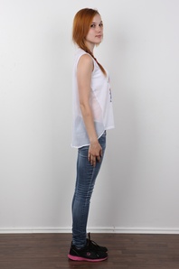 3. Download full pics of Bara (18) from czechcasting.com