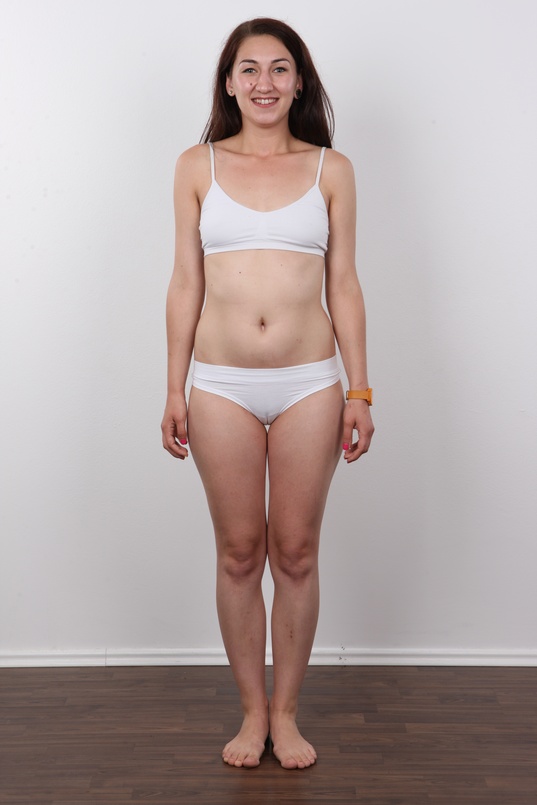 7. Download full pics of Veronika (23) from czechcasting.com