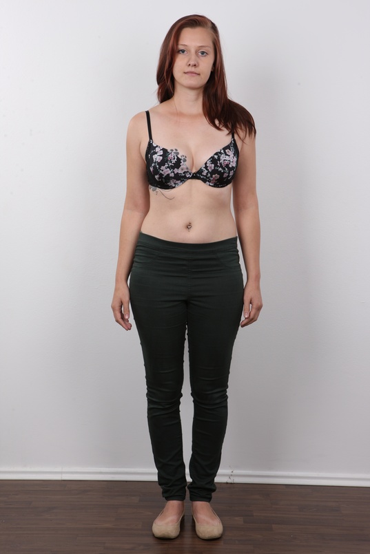 4. Download full pics of Katerina (25) from czechcasting.com