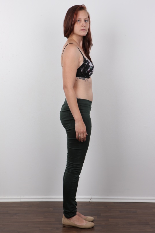 5. Download full pics of Katerina (25) from czechcasting.com