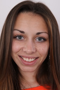 1. Download full pics of Daniela (18) from czechcasting.com
