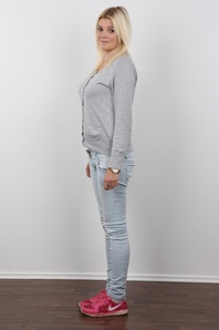 3. Download full pics of Andrea (18) from czechcasting.com