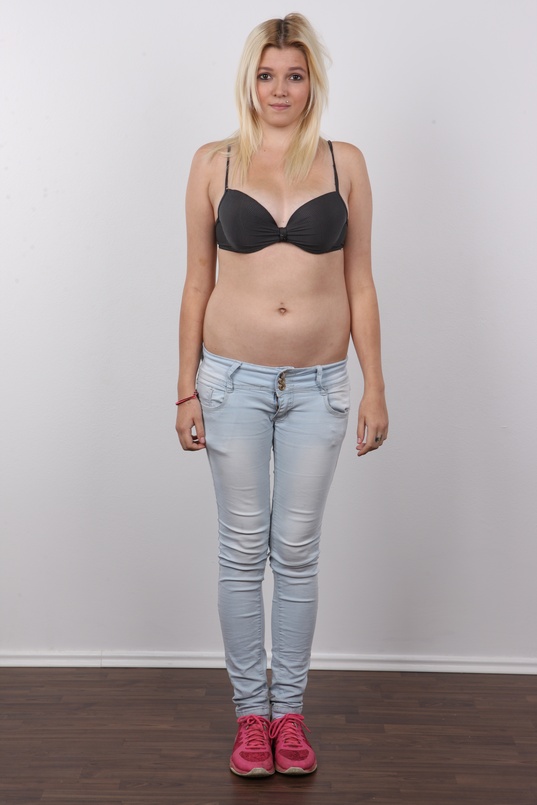 4. Download full pics of Andrea (18) from czechcasting.com