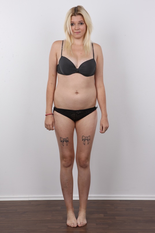 7. Download full pics of Andrea (18) from czechcasting.com