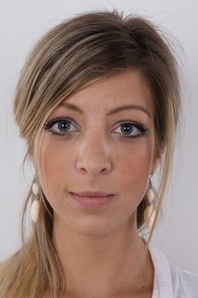 1. Download full pics of Aneta (25) from czechcasting.com