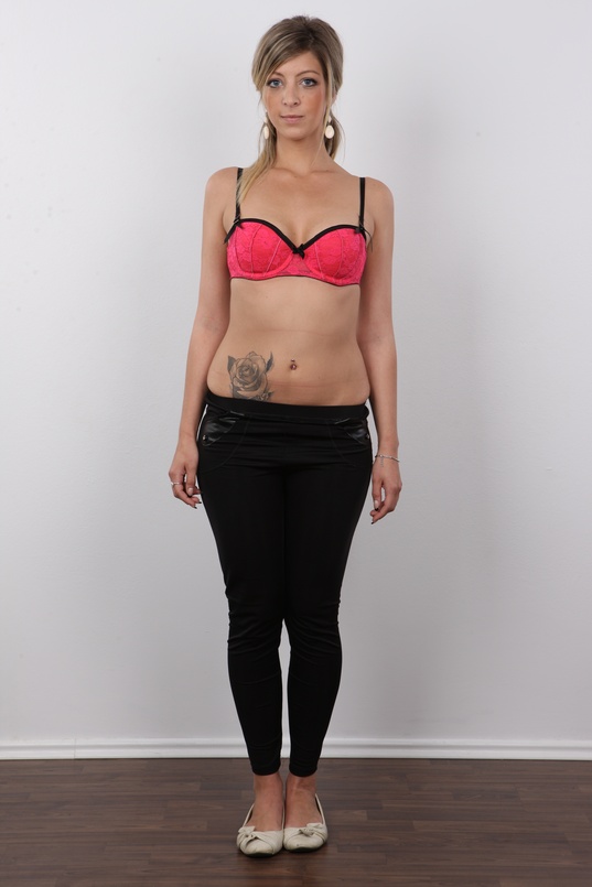 4. Download full pics of Aneta (25) from czechcasting.com