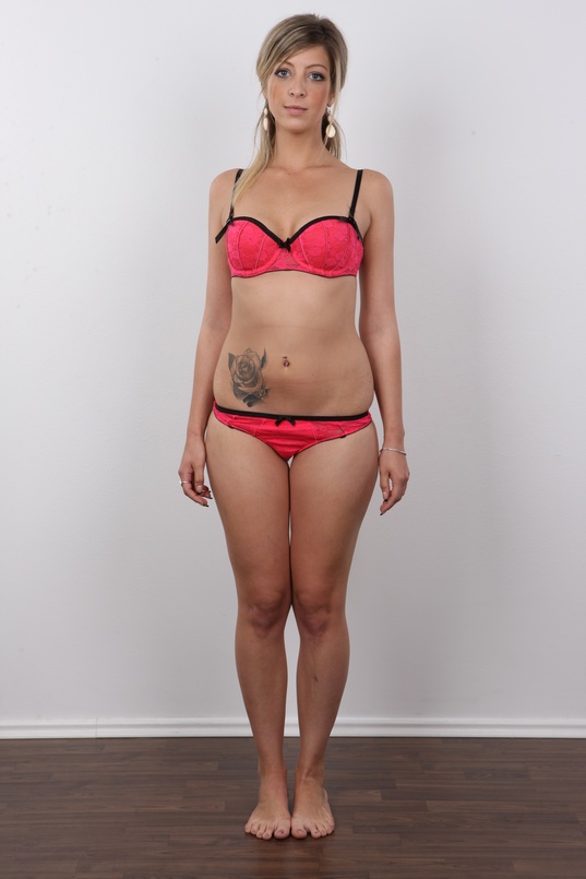 7. Download full pics of Aneta (25) from czechcasting.com