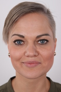 1. Download full pics of Monika (28) from czechcasting.com