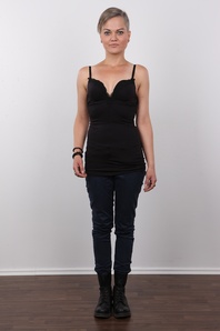 3. Download full pics of Monika (28) from czechcasting.com