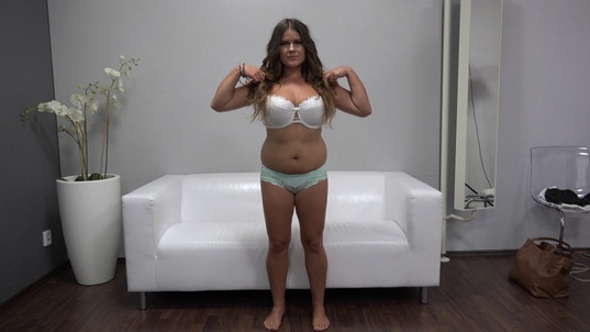 2. Download full pics of Viktorie (19) from czechcasting.com