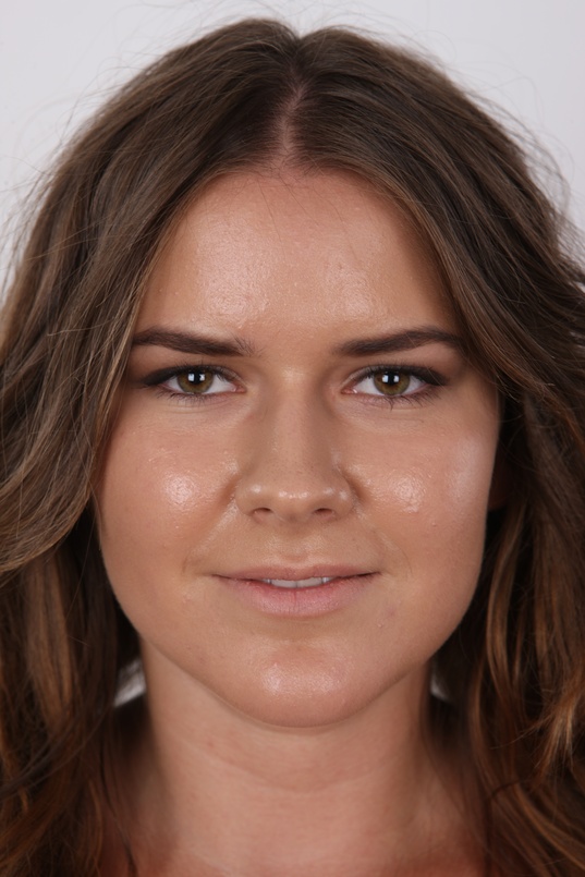 1. Download full pics of Viktorie (19) from czechcasting.com