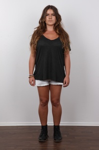 2. Download full pics of Viktorie (19) from czechcasting.com