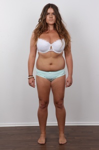 7. Download full pics of Viktorie (19) from czechcasting.com