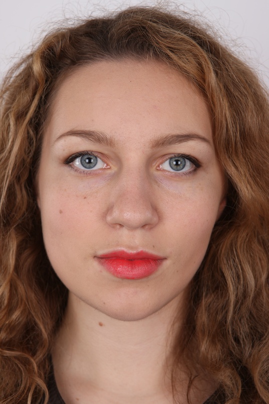 1. Download full pics of Katka (20) from czechcasting.com