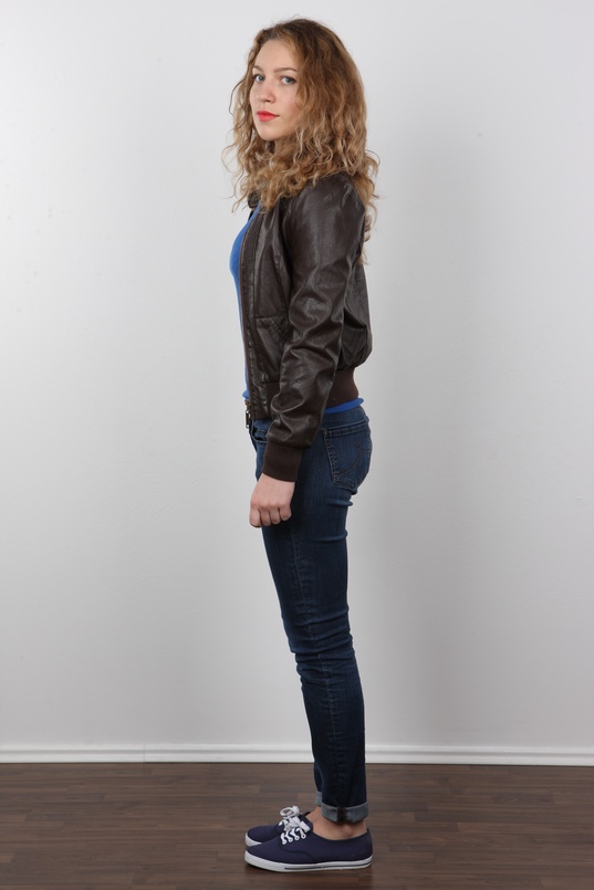 3. Download full pics of Katka (20) from czechcasting.com