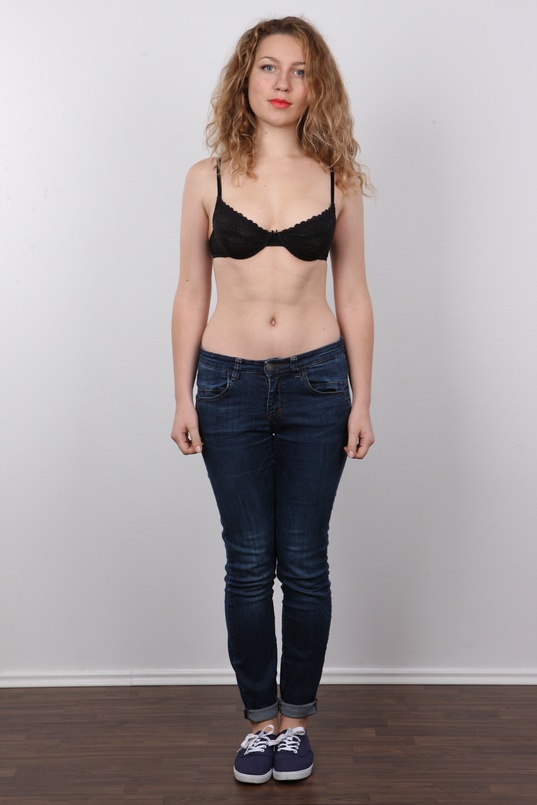 4. Download full pics of Katka (20) from czechcasting.com