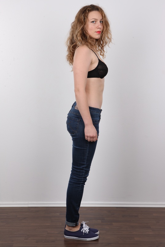 5. Download full pics of Katka (20) from czechcasting.com