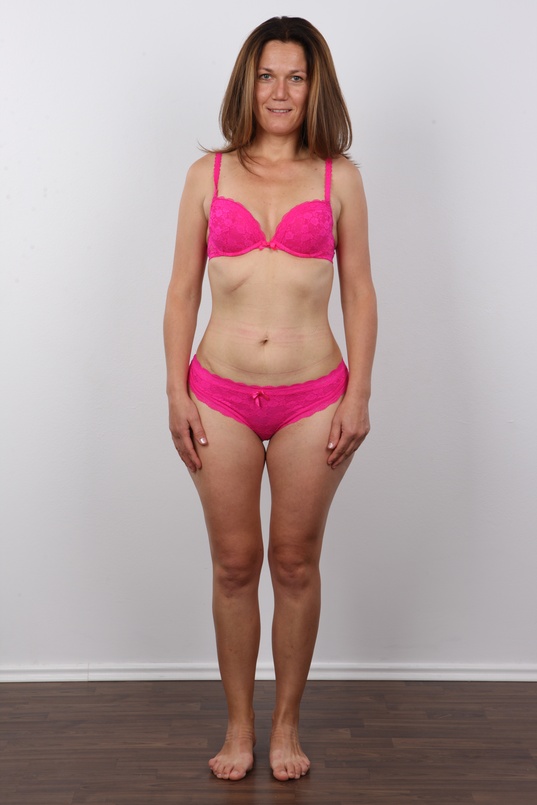 7. Download full pics of Monika (41) from czechcasting.com