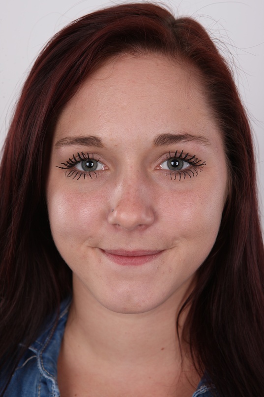 1. Download full pics of Denisa (22) from czechcasting.com